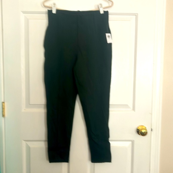 Never worn tags on! Old navy Stevie pants. - Picture 3 of 4